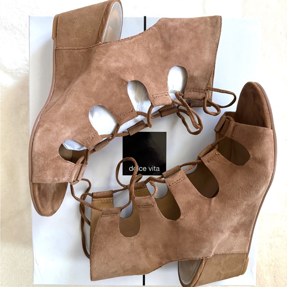 Dolce Vita Louise Dark Saddle Suede Wedge Sandal Size 7.5